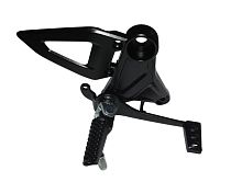 Подножка водителя HIRO 250 правая, в сборе с кронштейном и педалью тормоза (T2BP030109B00100)